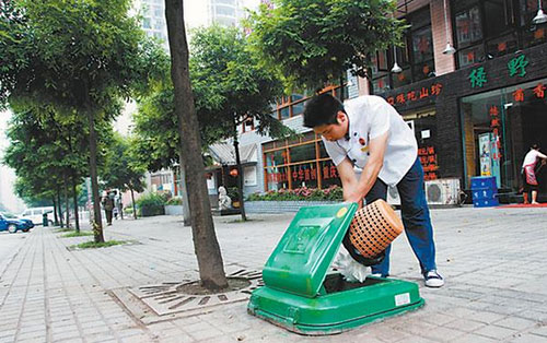 南昌各社區(qū)隱形垃圾桶告別污水橫流   